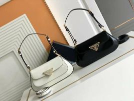 Picture of Prada Lady Handbags _SKUfw143134878fw